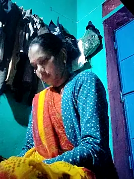 Pooja750 online show from 12/17/25, 02:22