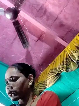 Pooja750 online show from 11/17/25, 05:44