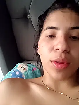 Snapshot of Liagni0 chatting on 10/15/25, 04:48 Liagni0 online show from 10/15/25, 04:48