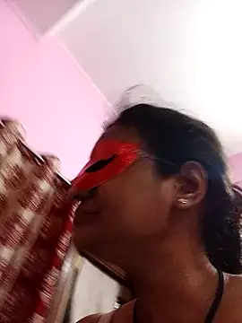 Snapshot of Gullapi chatting on 11/28/25, 07:47 Gullapi online show from 11/28/25, 07:47