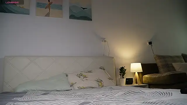 KaeliaScorch online show from 10/03/25, 12:06