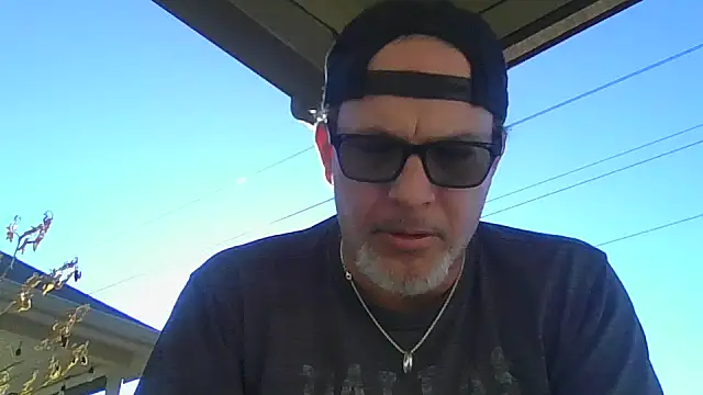 Snapshot of Slinkypoppet chatting on 11/11/25, 10:04 Slinkypoppet online show from 11/11/25, 10:04