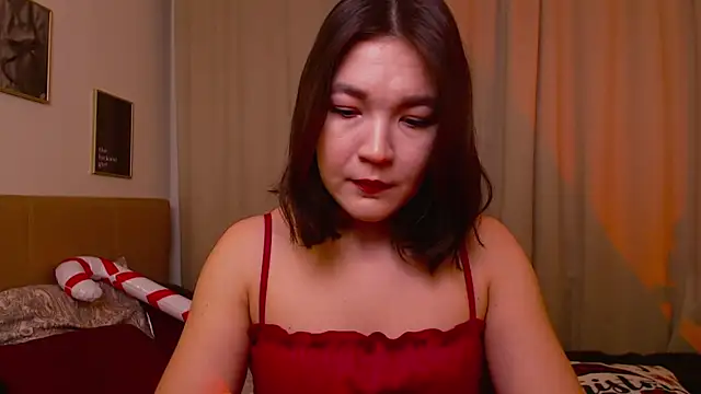 Halle Berrry online show from 12/18/25, 02:10