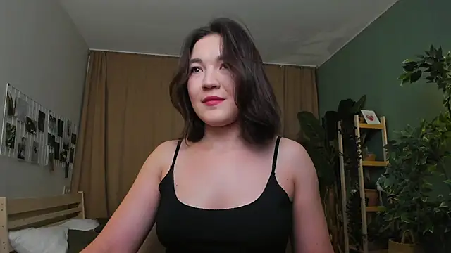 Halle Berrry online show from 12/04/25, 02:05