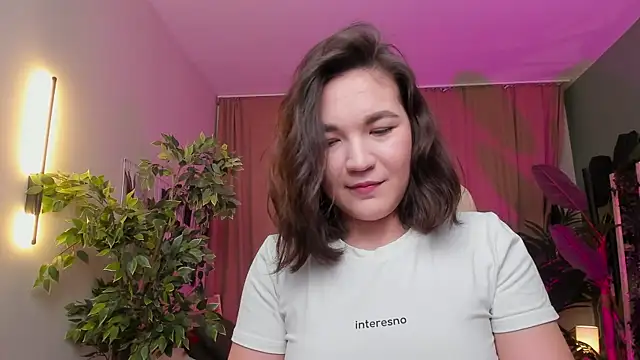 Halle Berrry online show from 12/14/25, 02:11