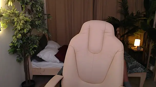 Halle Berrry online show from 11/12/25, 02:10