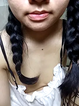 Viviann08 online show from 04/08/26, 04:41