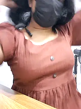 Snapshot of BeautyGirl_sara chatting on 09/24/25, 12:55 BeautyGirl sara online show from 09/24/25, 12:55
