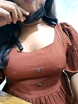 BeautyGirl sara online show from 11/25/25, 04:18