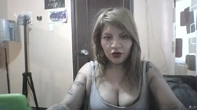 Isisflame online show from 12/17/25, 10:59