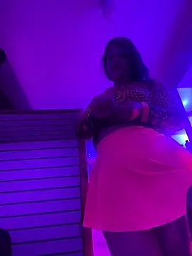 Snapshot of Isisflame chatting on 10/17/25, 11:06 Isisflame online show from 10/17/25, 11:06