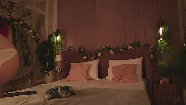 MaryNixon  online show from 10/21/25, 05:18