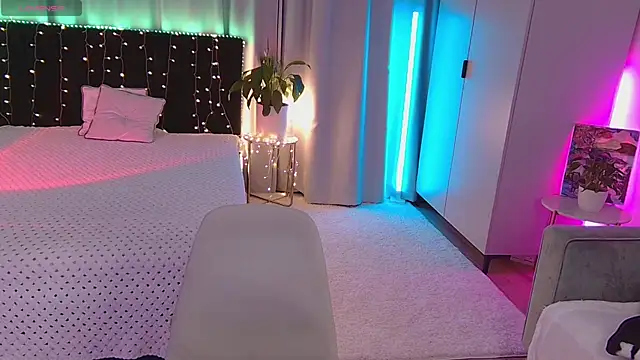 Lola Sparks online show from 10/06/25, 04:13