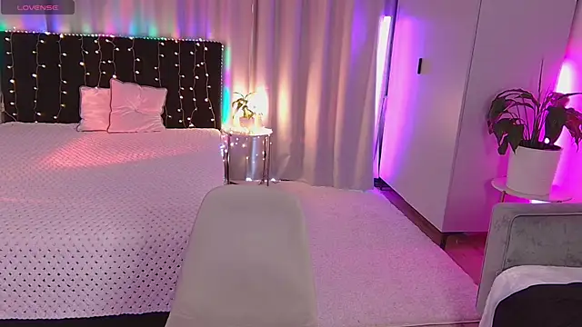 Lola Sparks online show from 09/23/25, 06:09