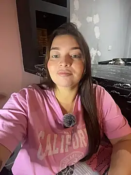 Snapshot of sarahreyess_11 chatting on 03/05/26, 10:56 sarahreyess 11 online show from 03/05/26, 10:56