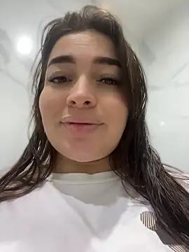 Snapshot of sarahreyess_11 chatting on 04/08/26, 10:28 sarahreyess 11 online show from 04/08/26, 10:28