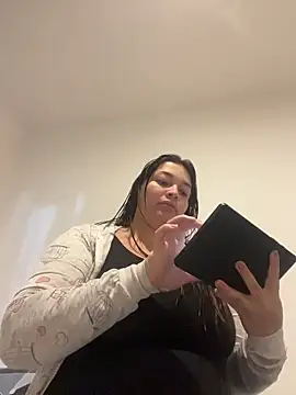 Snapshot of sarahreyess_11 chatting on 03/25/26, 10:47 sarahreyess 11 online show from 03/25/26, 10:47
