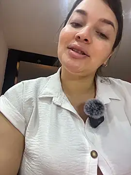 Snapshot of sarahreyess_11 chatting on 03/30/26, 10:39 sarahreyess 11 online show from 03/30/26, 10:39