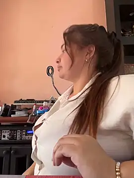 Snapshot of sarahreyess_11 chatting on 03/07/26, 07:30 sarahreyess 11 online show from 03/07/26, 07:30