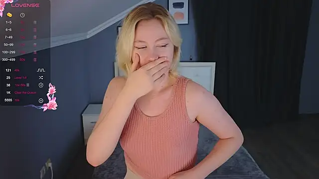 Snapshot of Violet_Willis chatting on 10/15/25, 03:09 Violet Willis online show from 10/15/25, 03:09