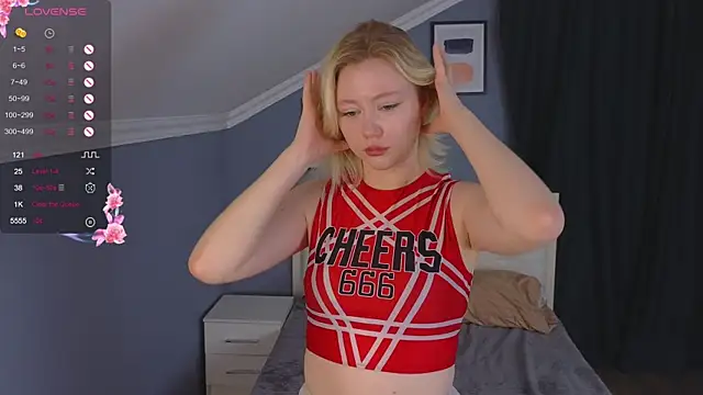 Snapshot of Violet_Willis chatting on 09/28/25, 03:19 Violet Willis online show from 09/28/25, 03:19