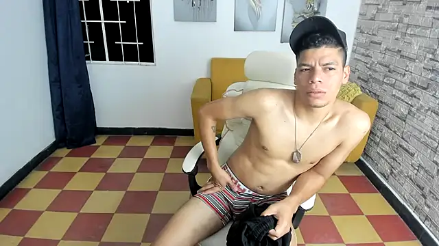 Snapshot of andres_sant chatting on 10/13/25, 02:35 andres sant online show from 10/13/25, 02:35