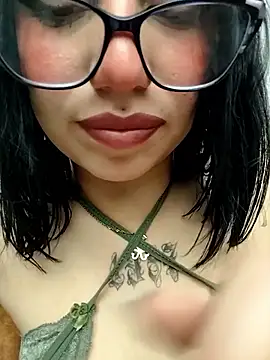 Snapshot of Kitty_Melodi chatting on 09/22/25, 09:10 Kitty Melodi online show from 09/22/25, 09:10