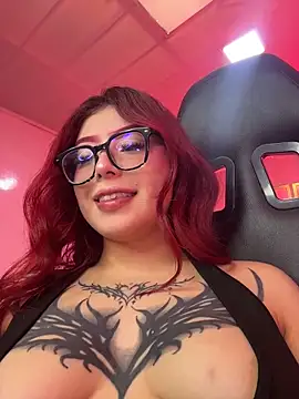 Snapshot of Red_Bunny_v chatting on 06/18/26, 01:16 Red Bunny v online show from 06/18/26, 01:16
