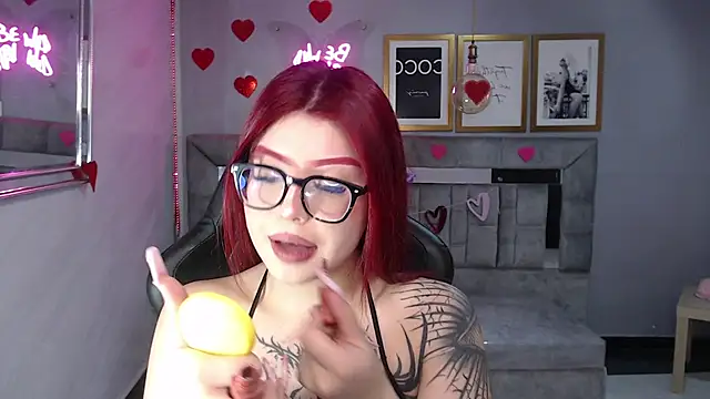 Snapshot of Red_Bunny_v chatting on 02/13/26, 01:22 Red Bunny v online show from 02/13/26, 01:22