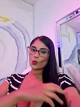 Snapshot of LaiaTorres1 chatting on 10/11/25, 10:27 LaiaTorres1 online show from 10/11/25, 10:27