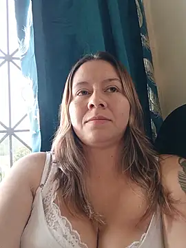 Snapshot of Hannah-colx chatting on 07/11/26, 05:35 Hannah-colx online show from 07/11/26, 05:35