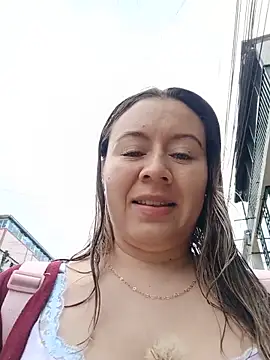 Snapshot of Hannah-colx chatting on 06/18/26, 02:33 Hannah-colx online show from 06/18/26, 02:33