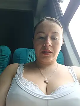Snapshot of Hannah-colx chatting on 06/19/26, 04:24 Hannah-colx online show from 06/19/26, 04:24