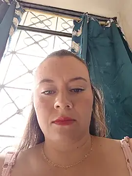 Snapshot of Hannah-colx chatting on 06/25/26, 04:01 Hannah-colx online show from 06/25/26, 04:01