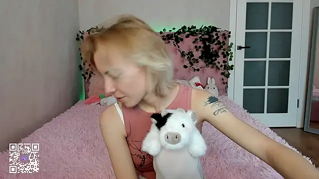 Pink Lila18 online show from 11/25/25, 08:25