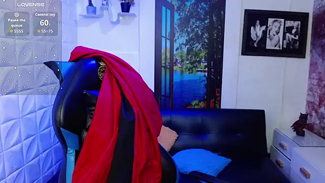 Eva Roussell online show from 11/18/25, 03:37