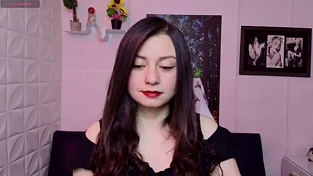 Snapshot of Eva_Roussell chatting on 05/19/26, 03:19 Eva Roussell online show from 05/19/26, 03:19