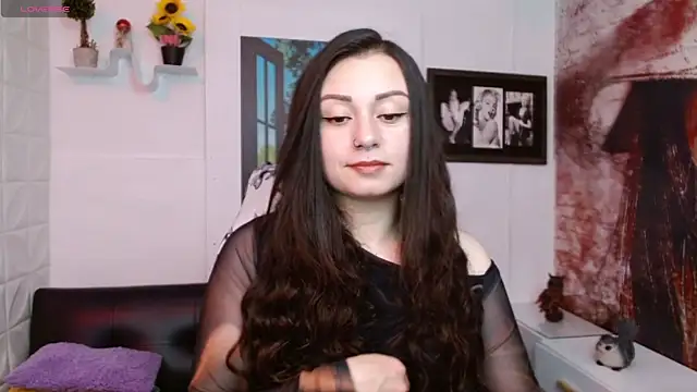 Snapshot of Eva_Roussell chatting on 04/21/26, 02:45 Eva Roussell online show from 04/21/26, 02:45