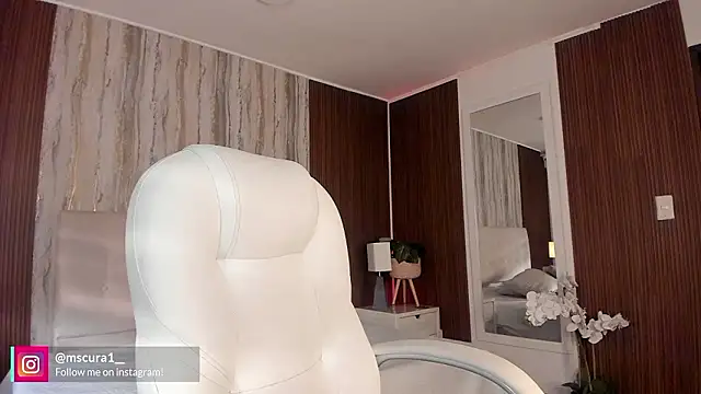 Snapshot of miss_curazao chatting on 02/14/26, 12:05 miss curazao online show from 02/14/26, 12:05