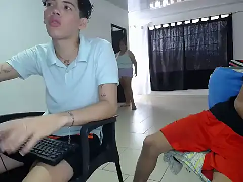 Snapshot of brutal_dirty_sex chatting on 09/10/25, 08:41 brutal dirty sex online show from 09/10/25, 08:41