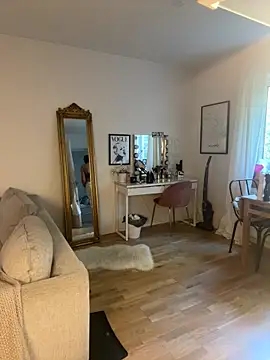 Snapshot of swedishbaddie chatting on 10/15/25, 12:13 swedishbaddie online show from 10/15/25, 12:13