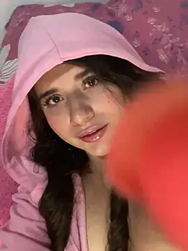 Snapshot of amber_colliiins chatting on 11/30/25, 12:22 amber colliiins online show from 11/30/25, 12:22