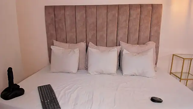 Snapshot of amber_colliiins chatting on 11/14/25, 05:38 amber colliiins online show from 11/14/25, 05:38