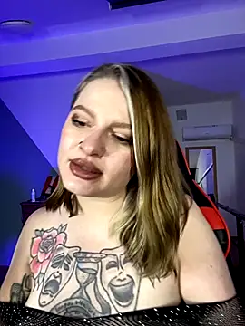 Snapshot of Mia_Kamp chatting on 10/19/25, 05:48 Mia Kamp online show from 10/19/25, 05:48