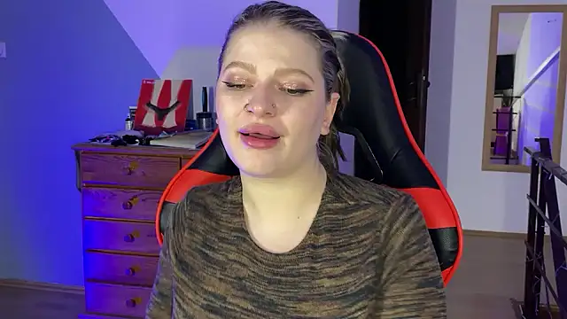 Snapshot of Mia_Kamp chatting on 10/11/25, 12:44 Mia Kamp online show from 10/11/25, 12:44