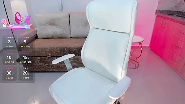 Snapshot of issi_loren chatting on 10/07/25, 03:24 issi loren online show from 10/07/25, 03:24