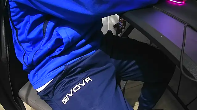 Snapshot of Pennellone98 chatting on 11/07/25, 02:10 Pennellone98 online show from 11/07/25, 02:10