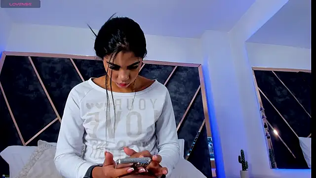 SusanaHenao online show from 12/16/25, 05:50