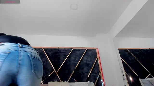 SusanaHenao online show from 12/05/25, 05:44