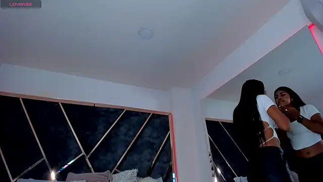 SusanaHenao online show from 11/18/25, 07:06